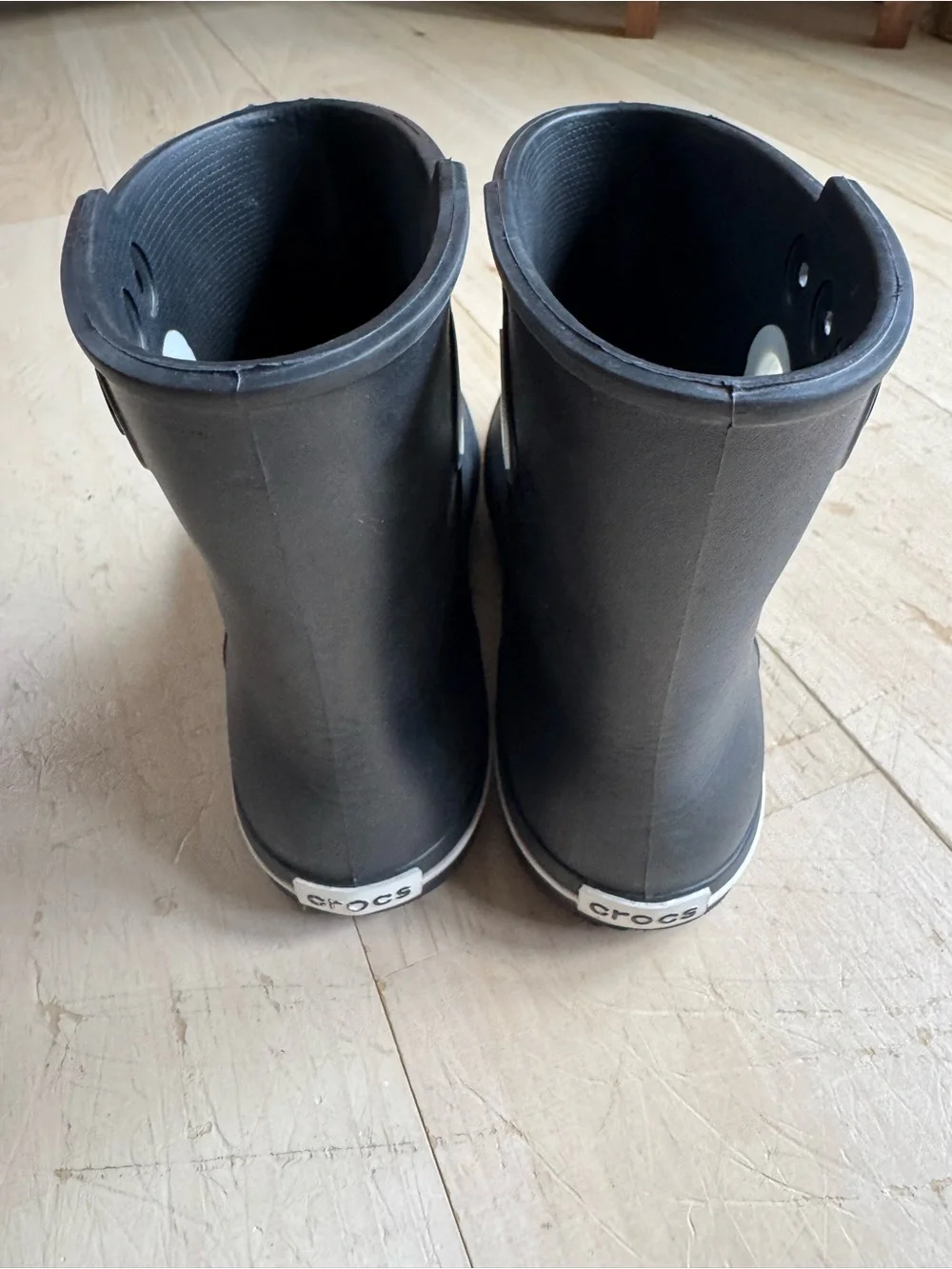 Crocs Jaunt Shorty Unisex Rainboot - Picture 3 of 6